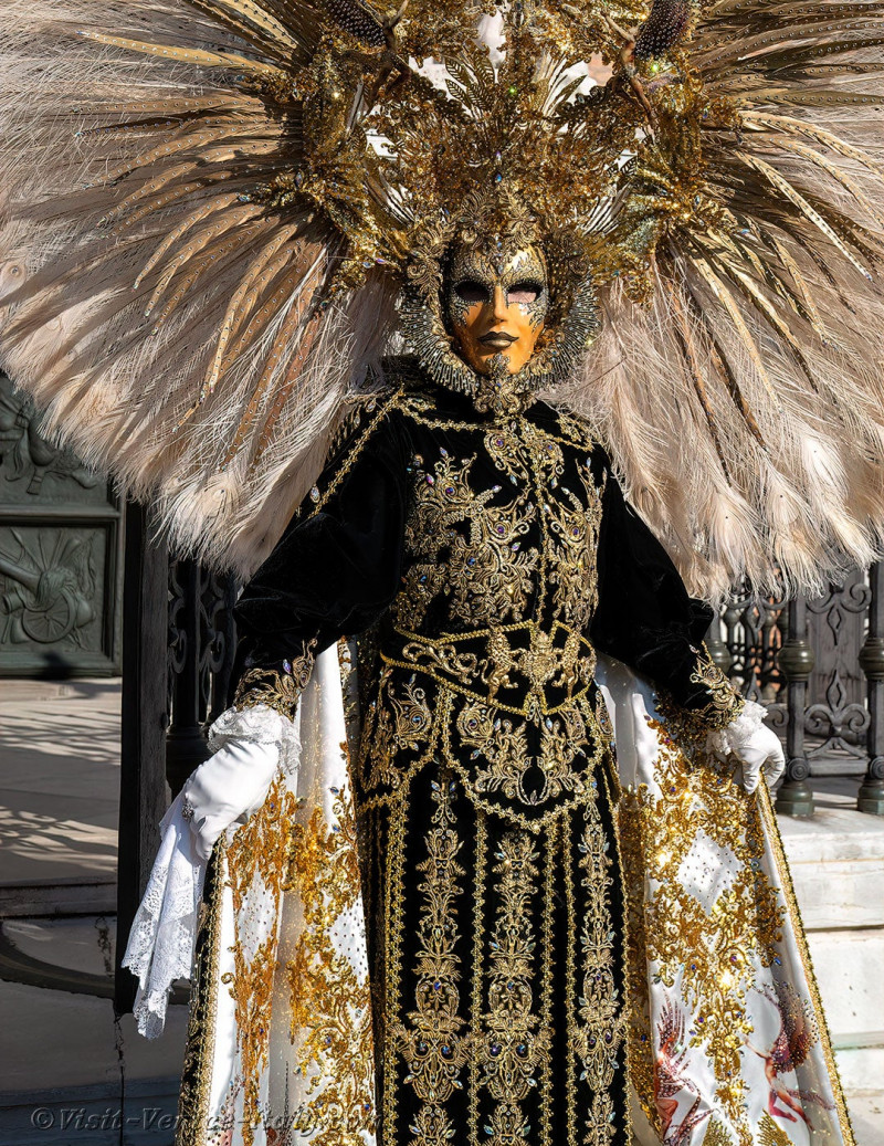 venice-carnival-mask-costume-arsenal-623.jpg