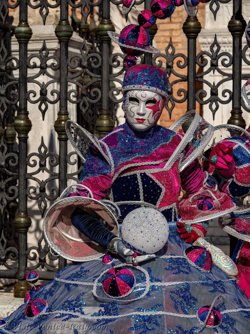 venice-carnival-mask-costume-arsenal-526.jpg