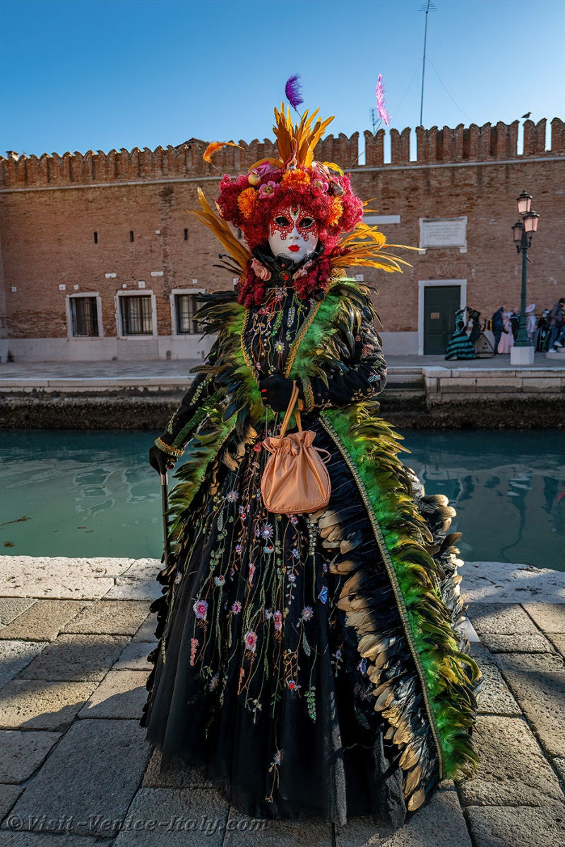 venice-carnival-mask-costume-arsenal-069.jpg