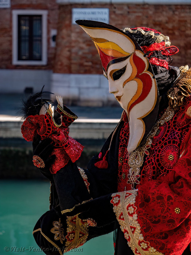 venice-carnival-mask-costume-arsenal-543.jpg