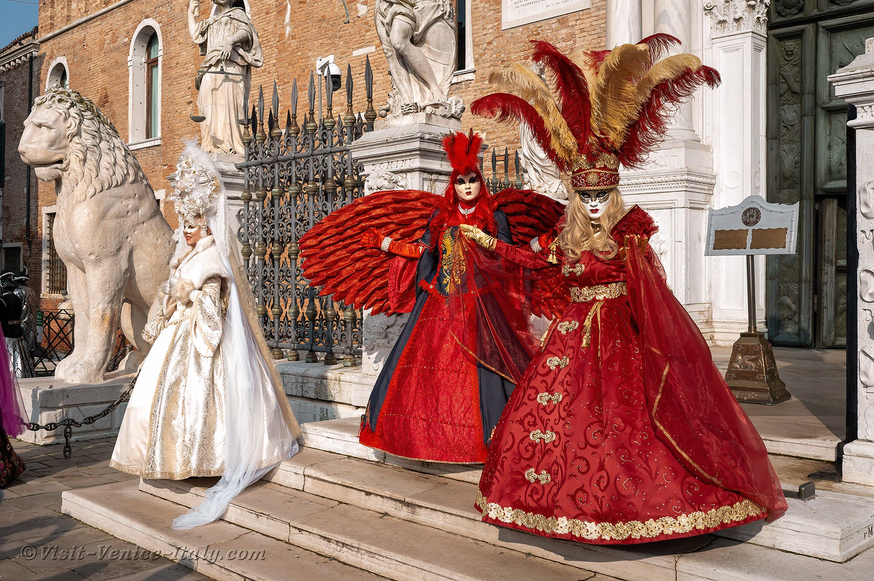 carnival-venice-2024-costume-masks-287.jpg