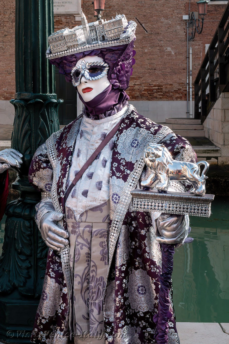 carnival-venice-2024-costume-masks-765.jpg