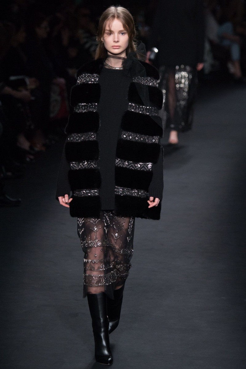053-valentino.jpg