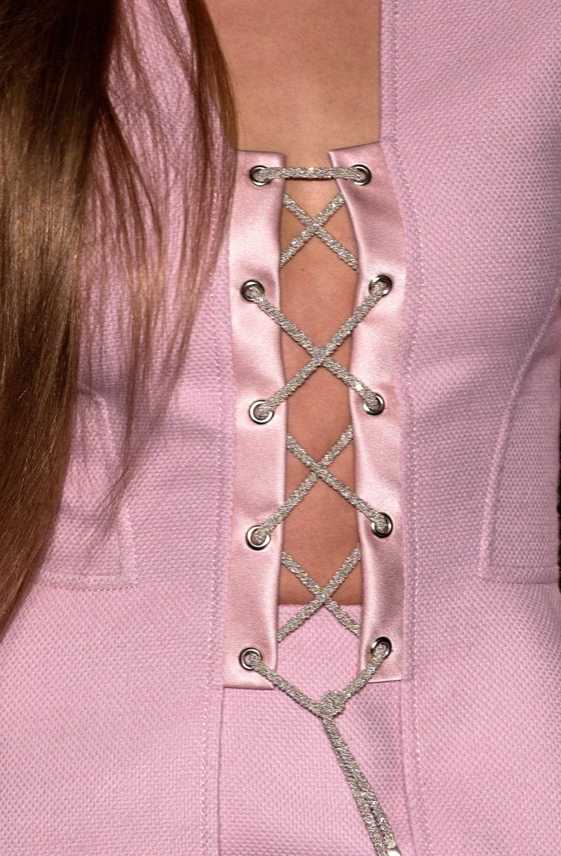 valentino-spring-2003-couture-details-00110h.webp