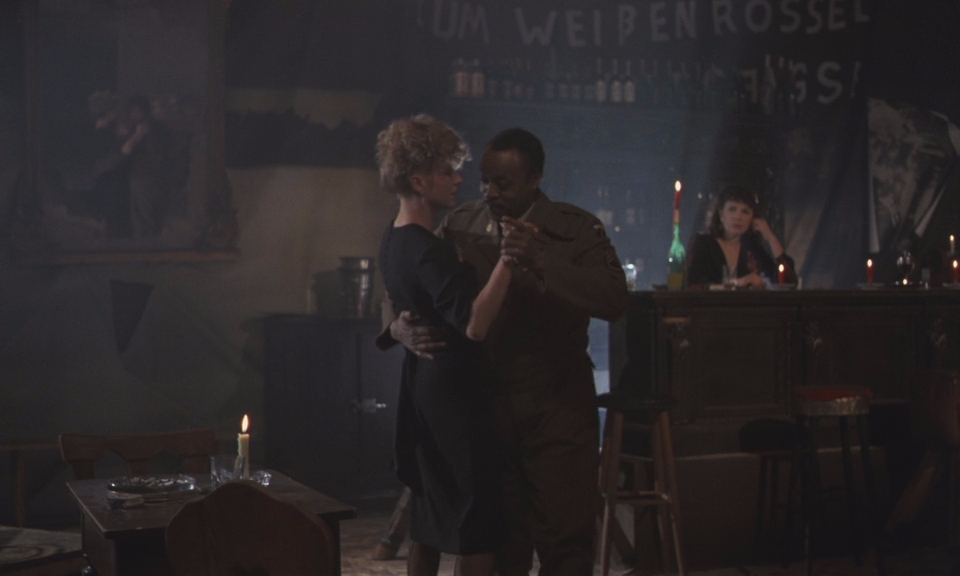 Замужество Марии Браун.1979.BDRip AVC msltel.mkv_snapshot_00.27.07.071.jpg