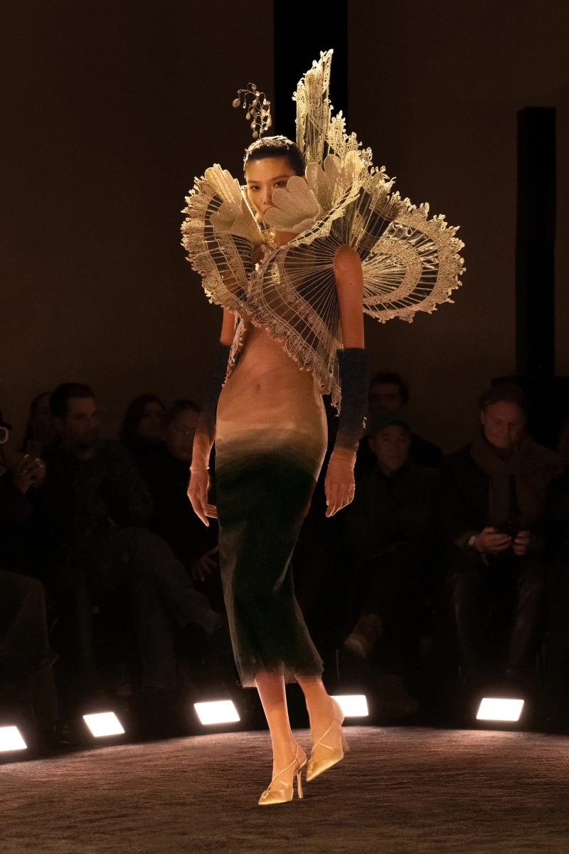 00008-schiaparelli-spring-2026-couture-credit-brand.webp