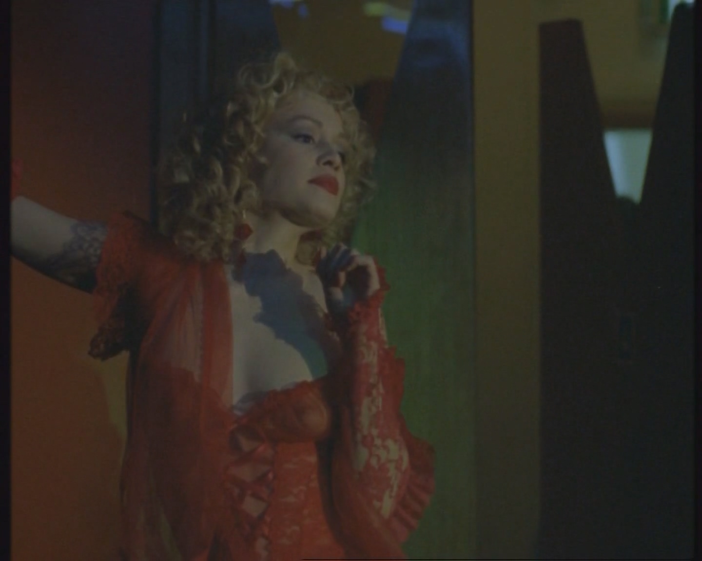 Ольга Цирсен, Светлана Фролова Белый танец (1999) HD 1440.mp4_20260315_220820.993.jpg