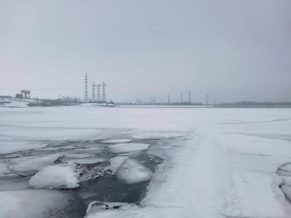 Рыбака в Чайковском снесло на льдине в сторону Удмуртии