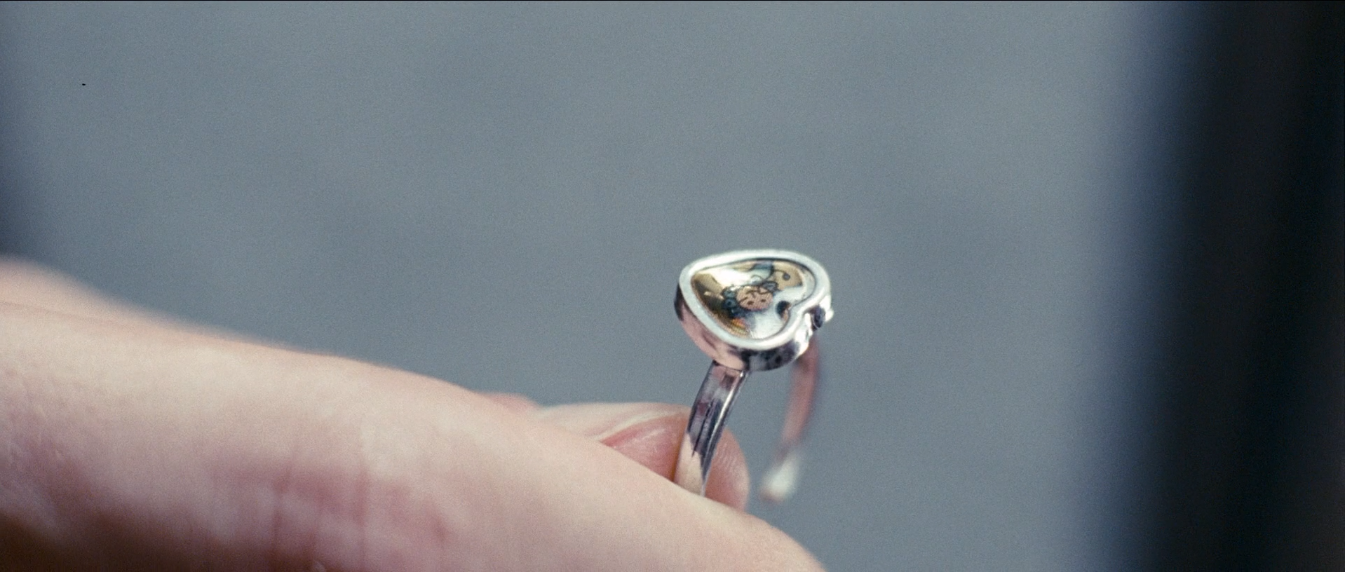 Locked.In.2010.WEB.1080p.AMZN-ylnian.mkv_snapshot_01.04.43.153.png