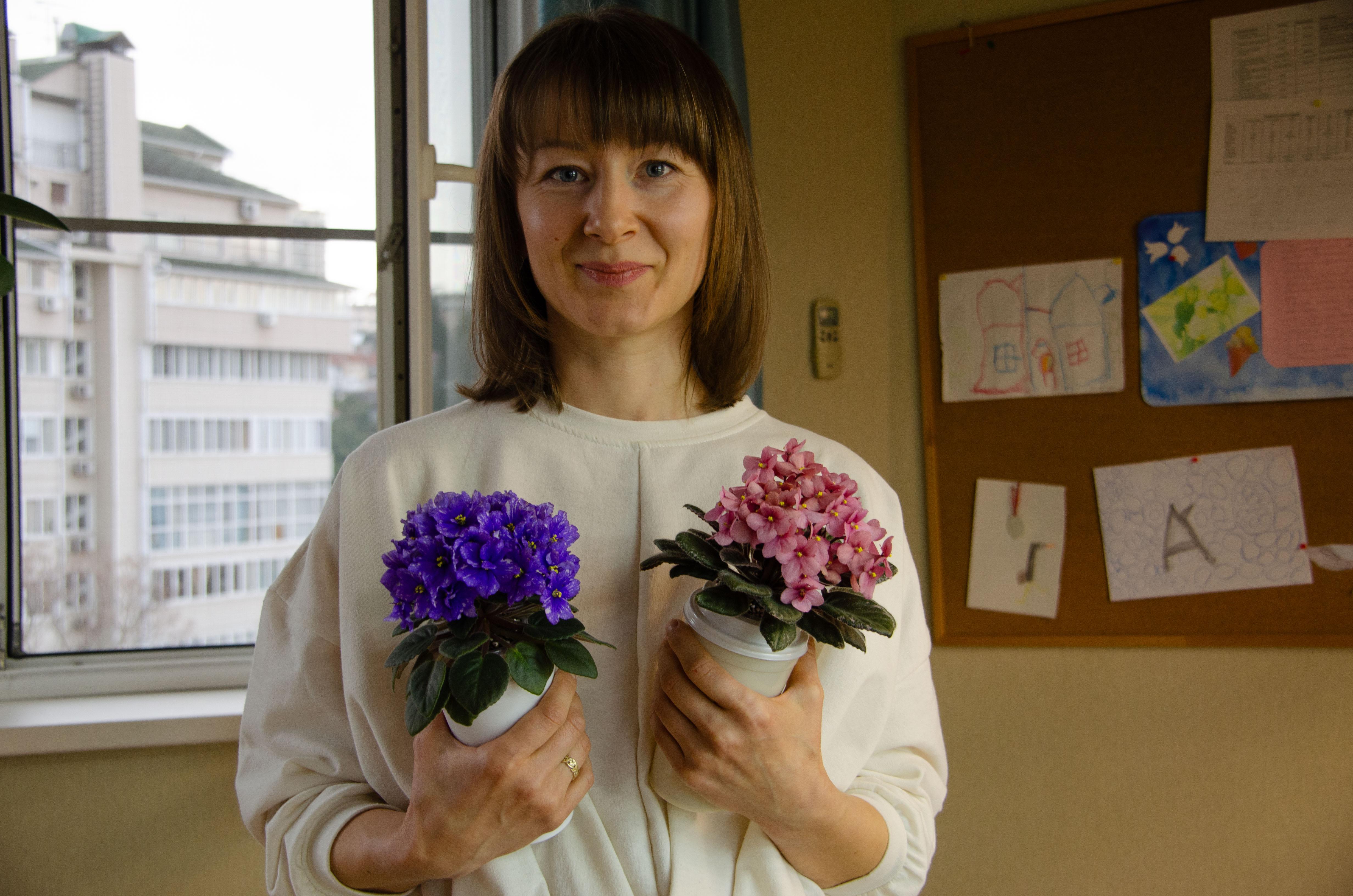 Биолог из Сочи создала мобильную коллекцию из 200 сортов мини-фиалок