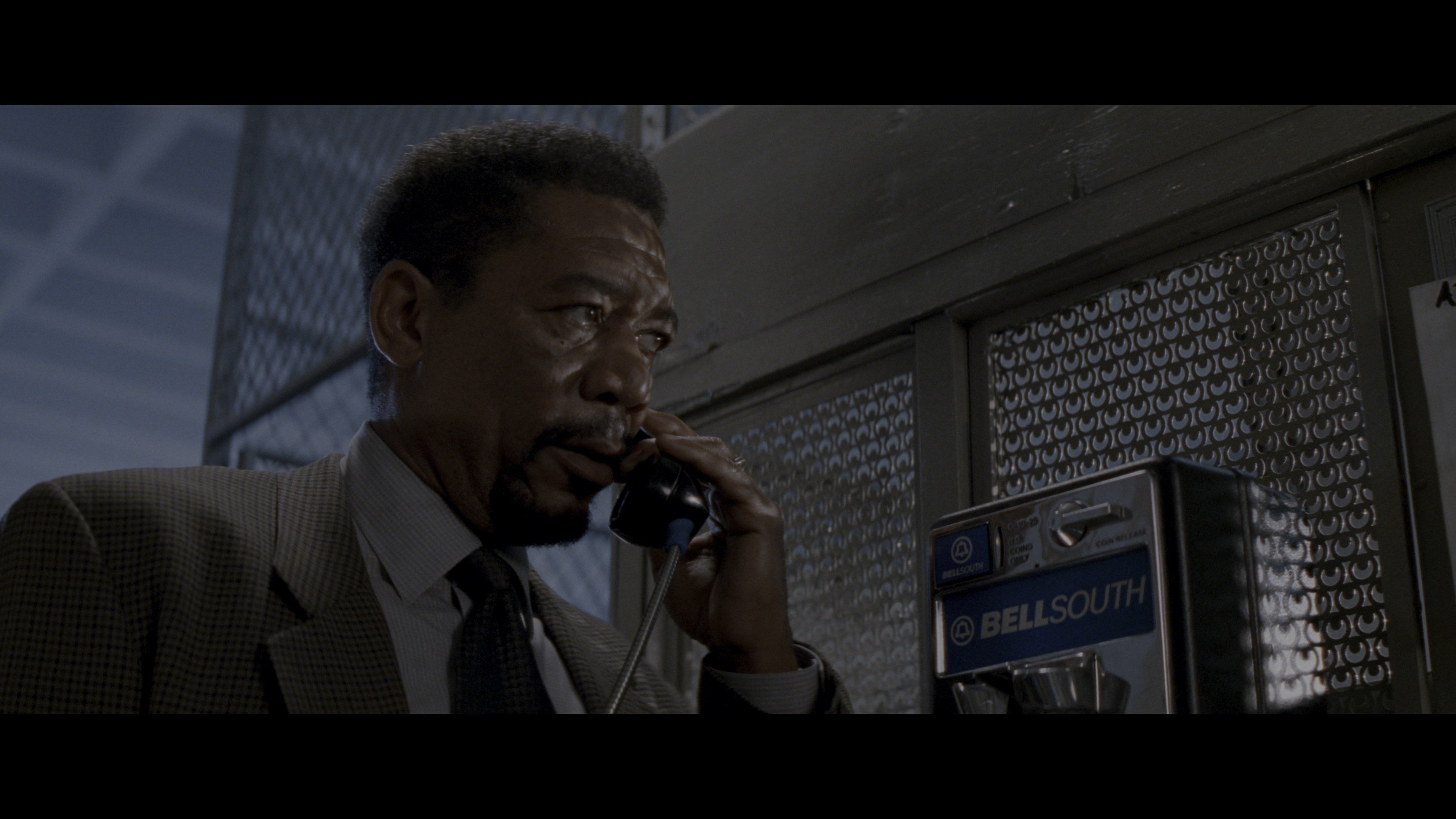 Целуя девушек.1997.UHD.BluRay.2160p.mkv_snapshot_00.37.56.691.jpg