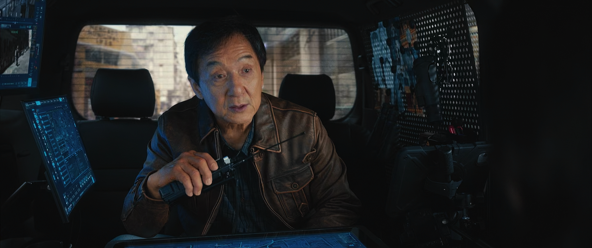 Охота за тенью (2025) (AV1).mkv_003957.270.png