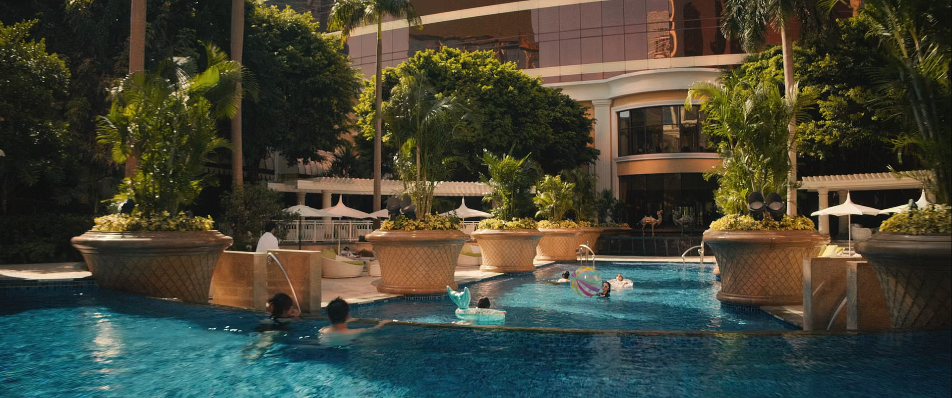 Охота за тенью (2025) (AV1).mkv_001432.955.png