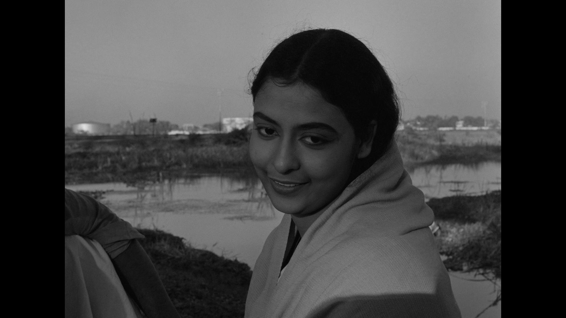 Meghe.Dhaka.Tara.1960.Criterion.Collection.BDRemux.1080p.mkv_snapshot_00.35.18.338.png