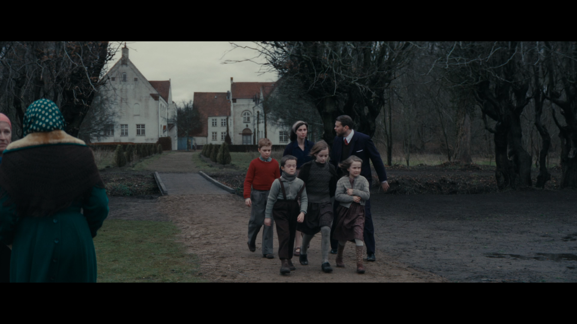 Naar.befrielsen.kommer.2023.BluRay.Remux.1080p.RUS.(VO).DAN._.Ru.En.Da.sub.mkv_snapshot_00.26.04.png