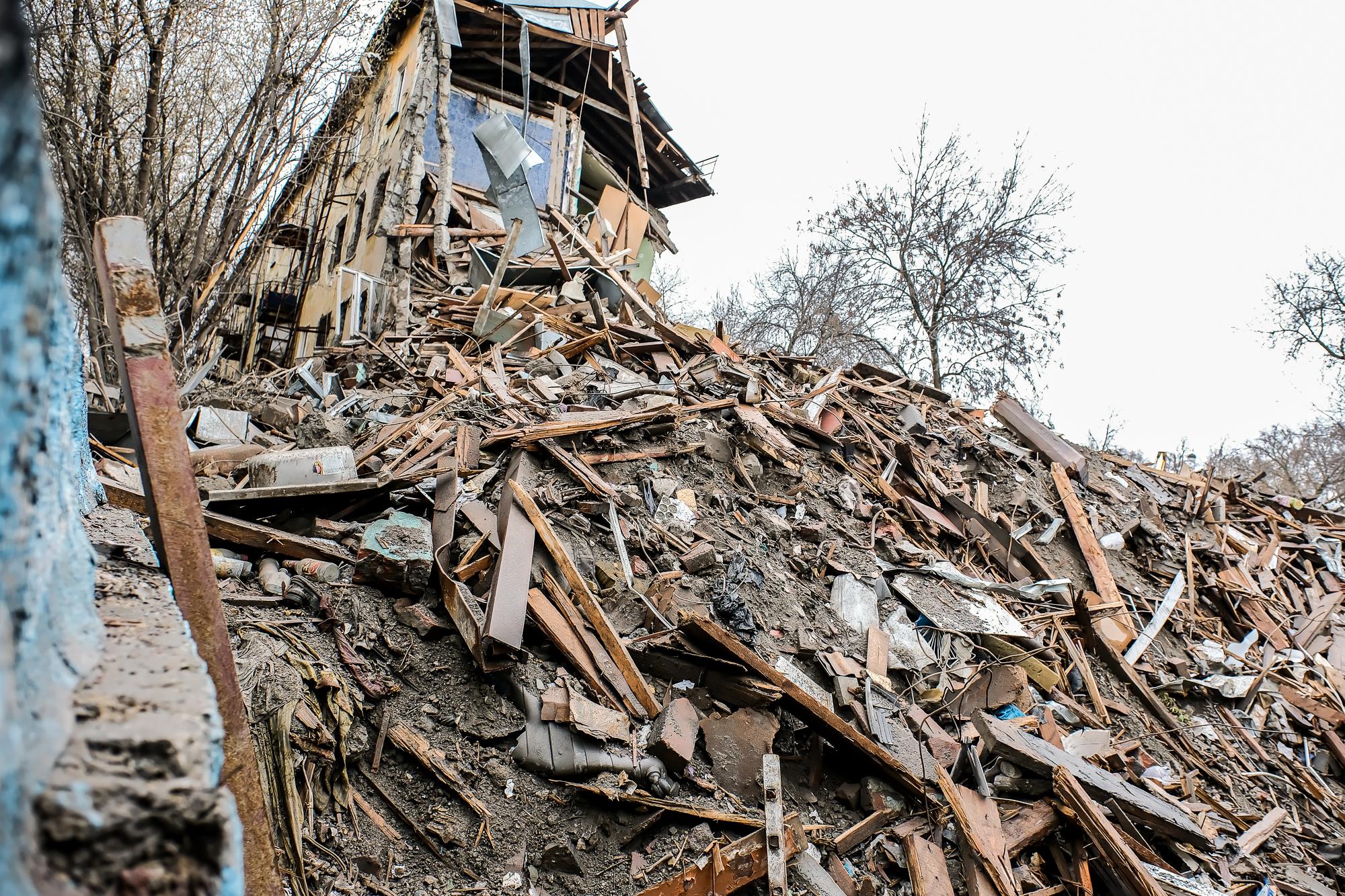 Начали снос аварийного дома на Чкалова в Перми после обрушения стены