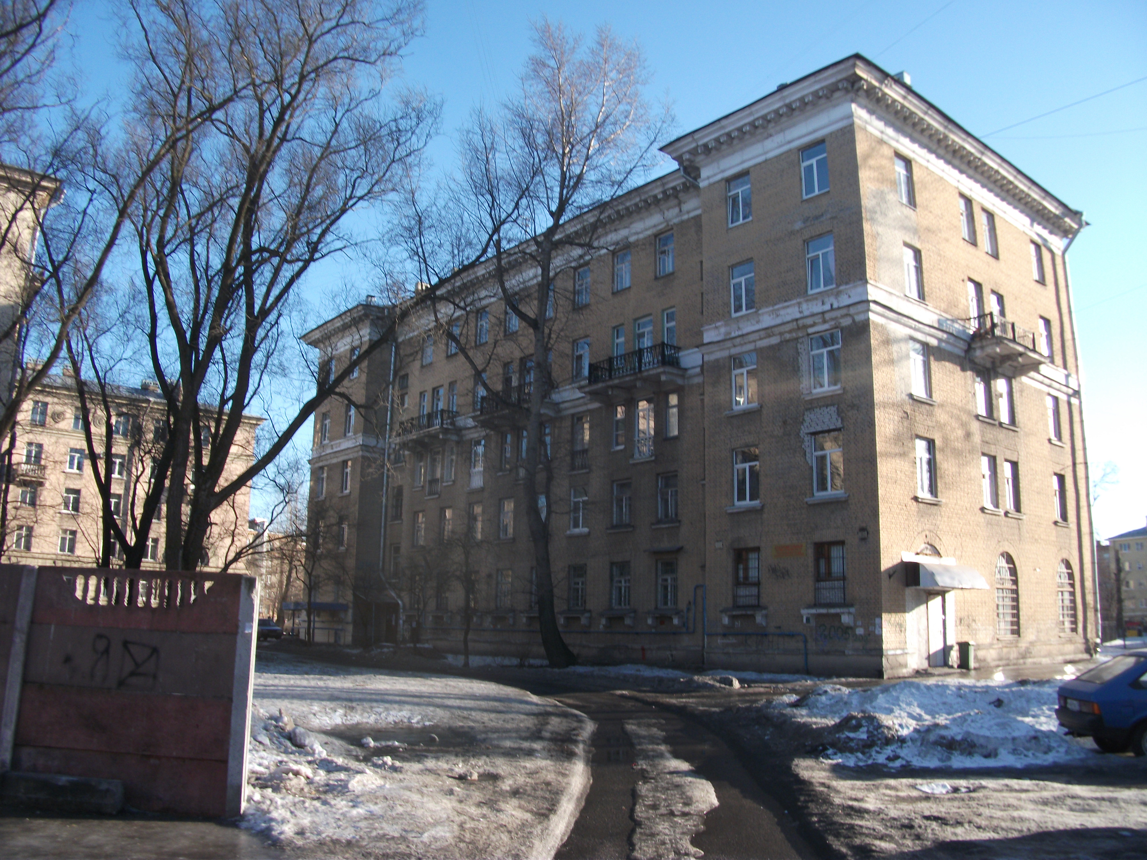  ул. Полярников, 13 