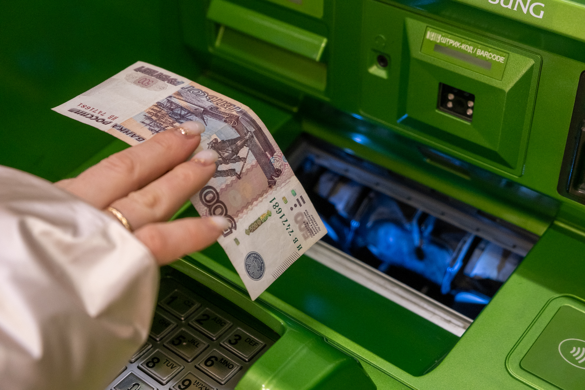 Растет интерес россиян к наличным расчетам: причины и последствия