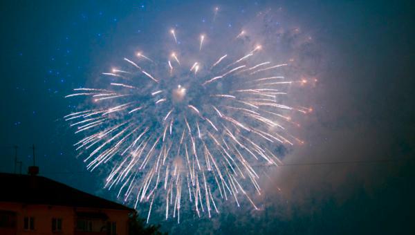 Праздничный салют и концерт в Перми на Первомай