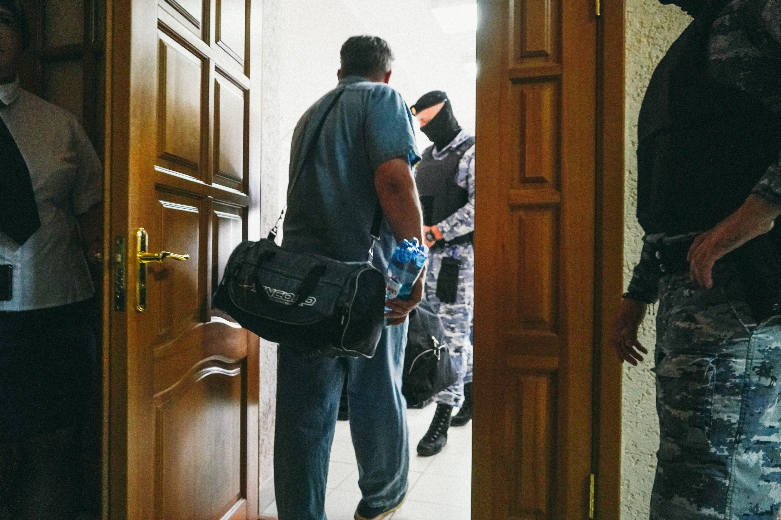 Счетная палата предлагает приставам работать по ночам для взыскания долгов