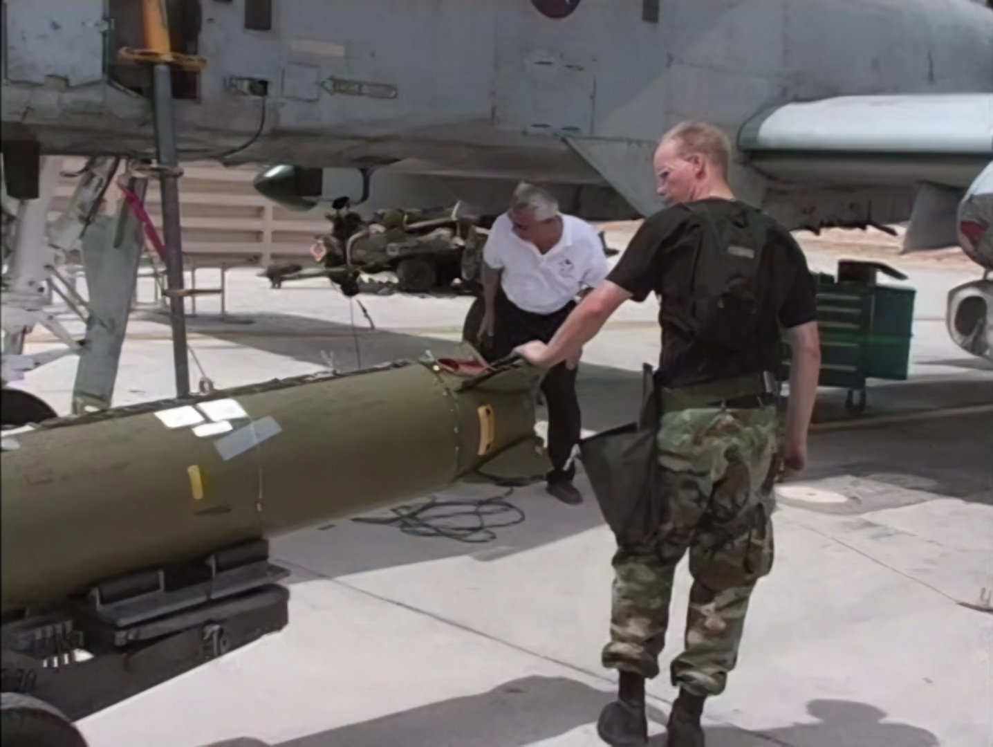 Making of «Fighter pilot - Operation Red Flag» (2004).mkv_snapshot_04.57.164.png
