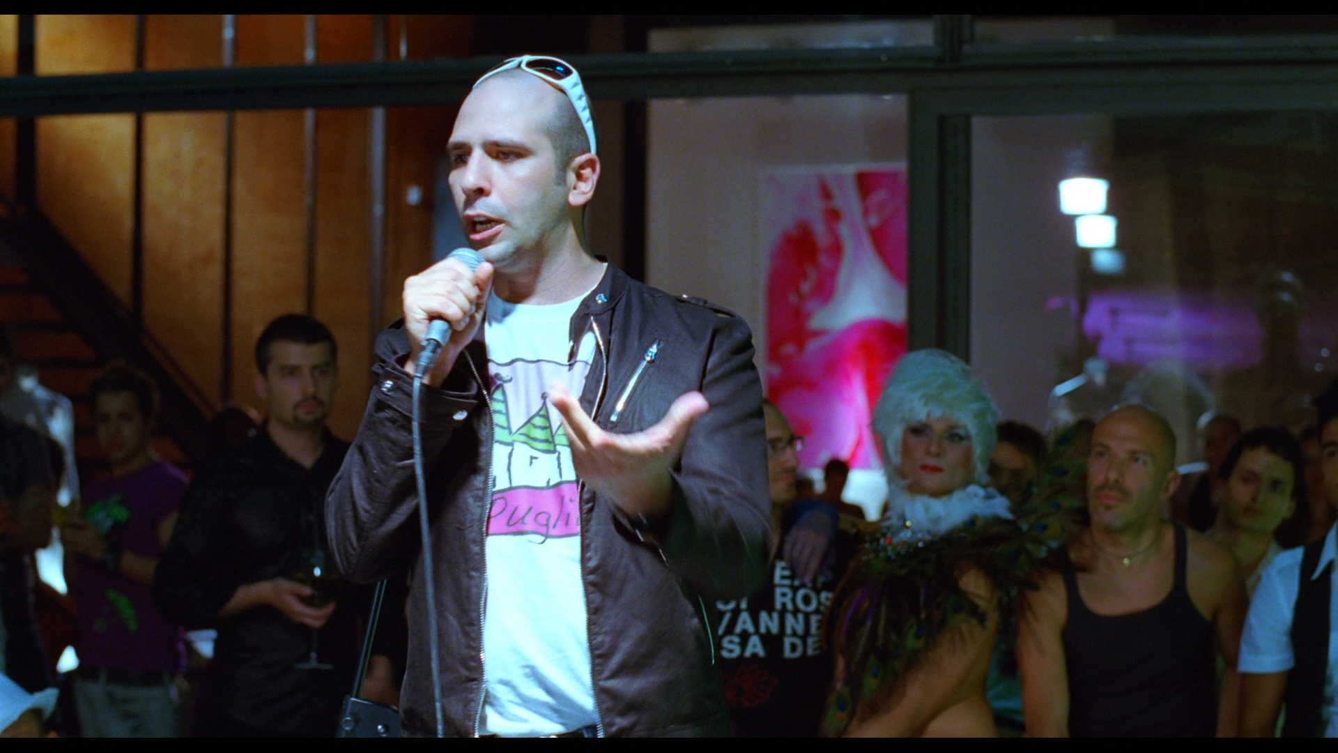 Cado.dalle.nubi.2009.BDRemux.1080p.mkv_snapshot_00.27.35.188.png