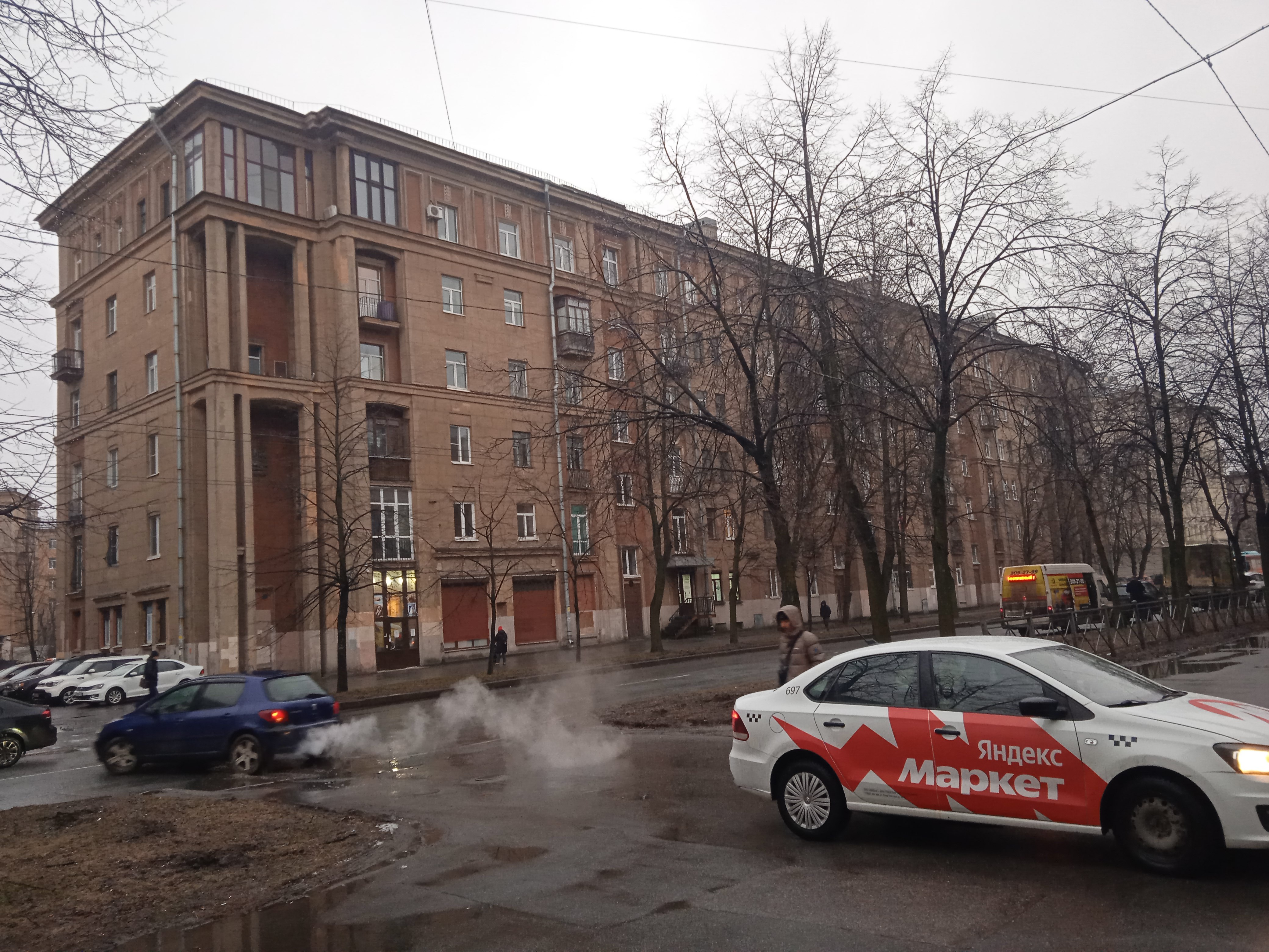 ул. Полярников, 12