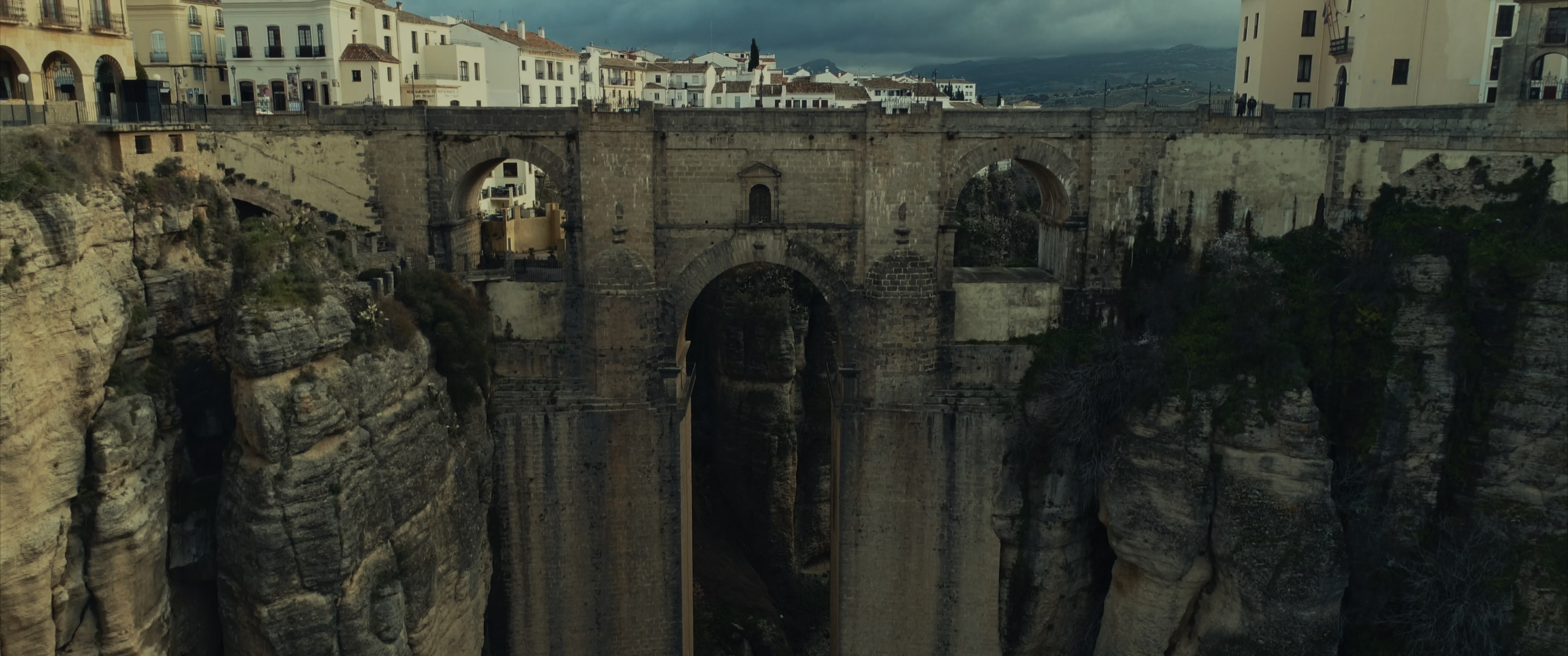 Shelter (2026) BDRip 2160p-NVENC 10 bit [HDR].mkv_snapshot_01.39.30.691.jpg
