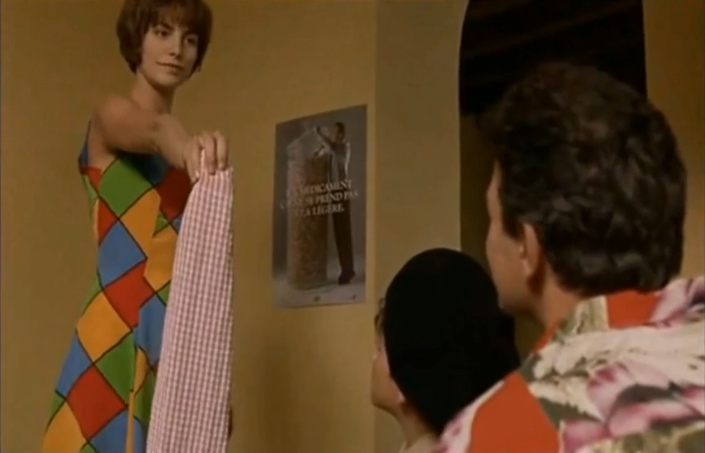 Dieu, l'amant de ma mere et le fils du charcutier (1995)_WEB-DLRip-AVC_.mkv_snapshot_00.40.57.085.png