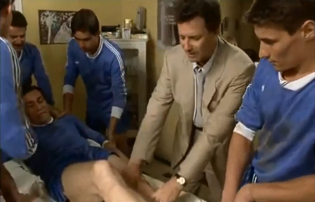 Dieu, l'amant de ma mere et le fils du charcutier (1995)_WEB-DLRip-AVC_.mkv_snapshot_00.02.44.549.png