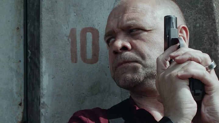 Уровень.угрозы.S01E01.WEB-DLRip.x264.seleZen.mkv_20260513_110138.546.png