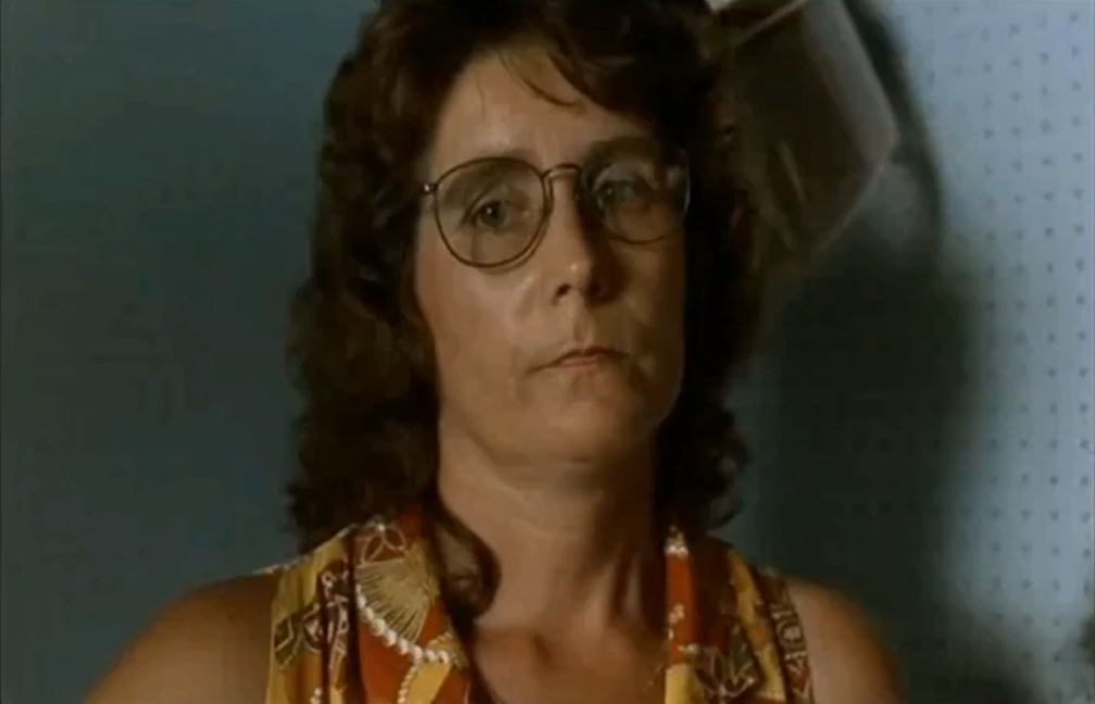 Dieu, l'amant de ma mere et le fils du charcutier (1995)_WEB-DLRip-AVC_.mkv_snapshot_00.06.40.358.png
