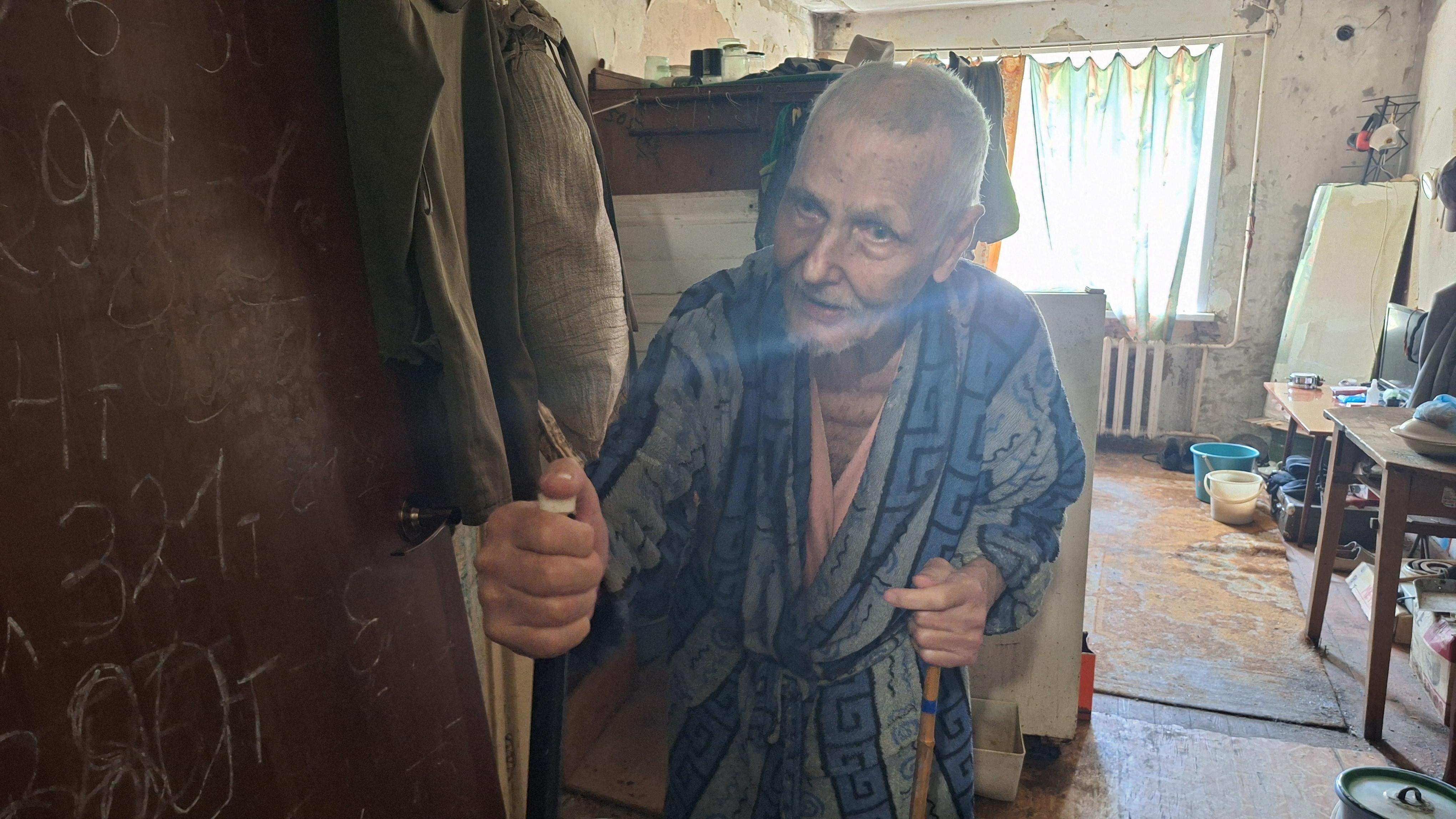 98-летний ветеран ВОВ живет в условиях, требующих внимания власти