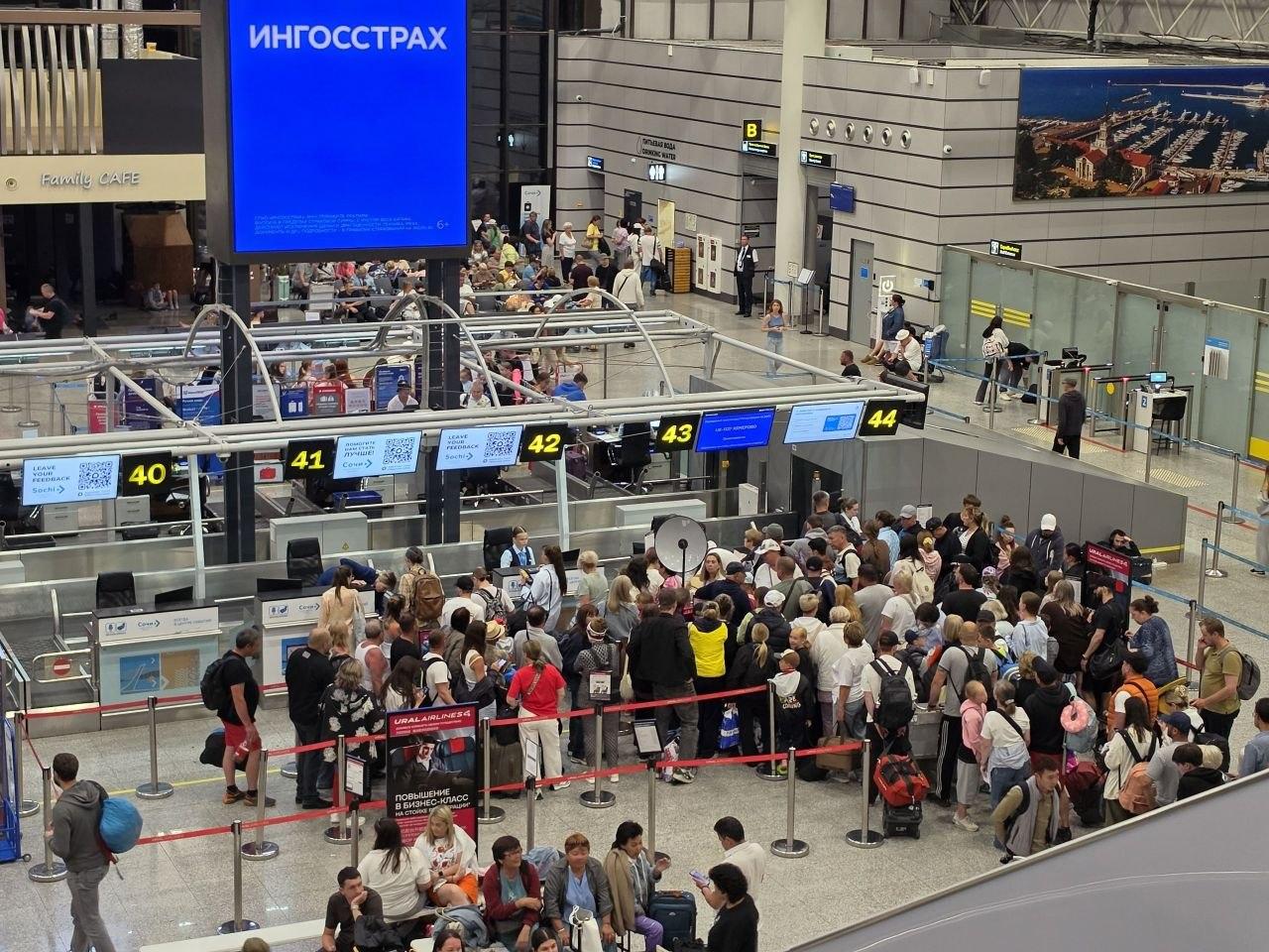 Ситуация в аэропорту Сочи: задержки рейсов и недовольство пассажиров