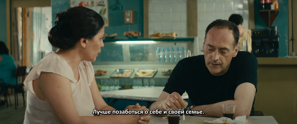 My Happy Family - Chemi Bednieri Ojakhi (2017)_WEB-DLRip-AVC_.mkv_snapshot_00.34.11.083.png