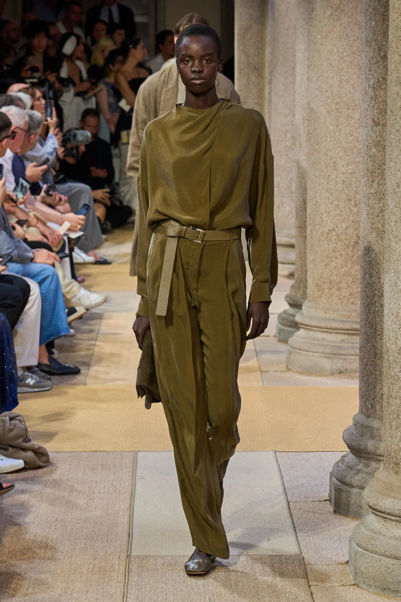 00051-giorgio-armani-spring-2027-menswear-credit-gorunway.webp