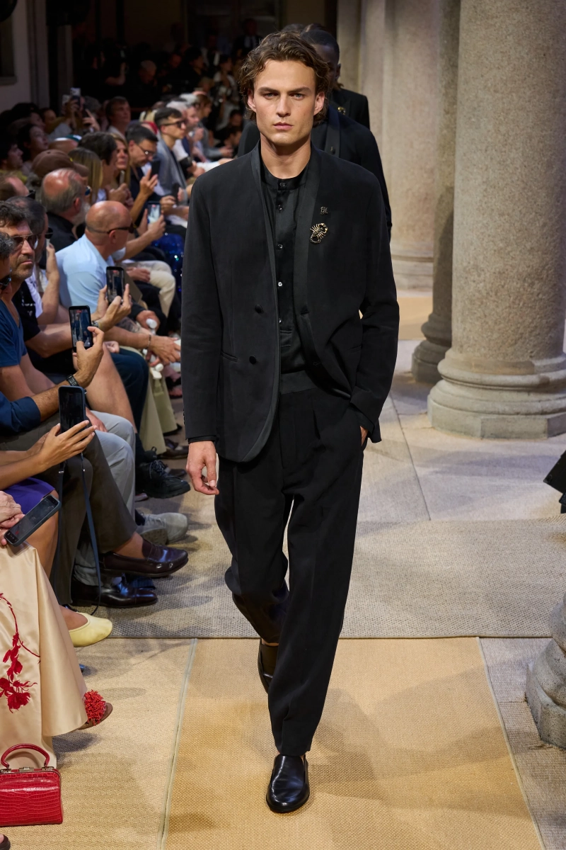 00157-giorgio-armani-spring-2027-menswear-credit-gorunway.webp