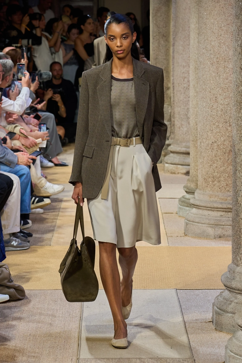 00002-giorgio-armani-resort-2027-credit-gorunway.webp