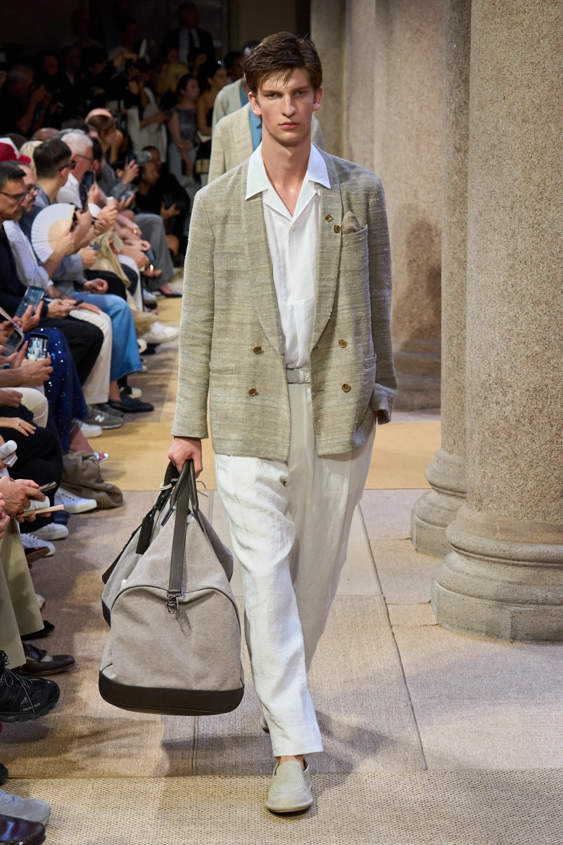 00097-giorgio-armani-spring-2027-menswear-credit-gorunway.webp