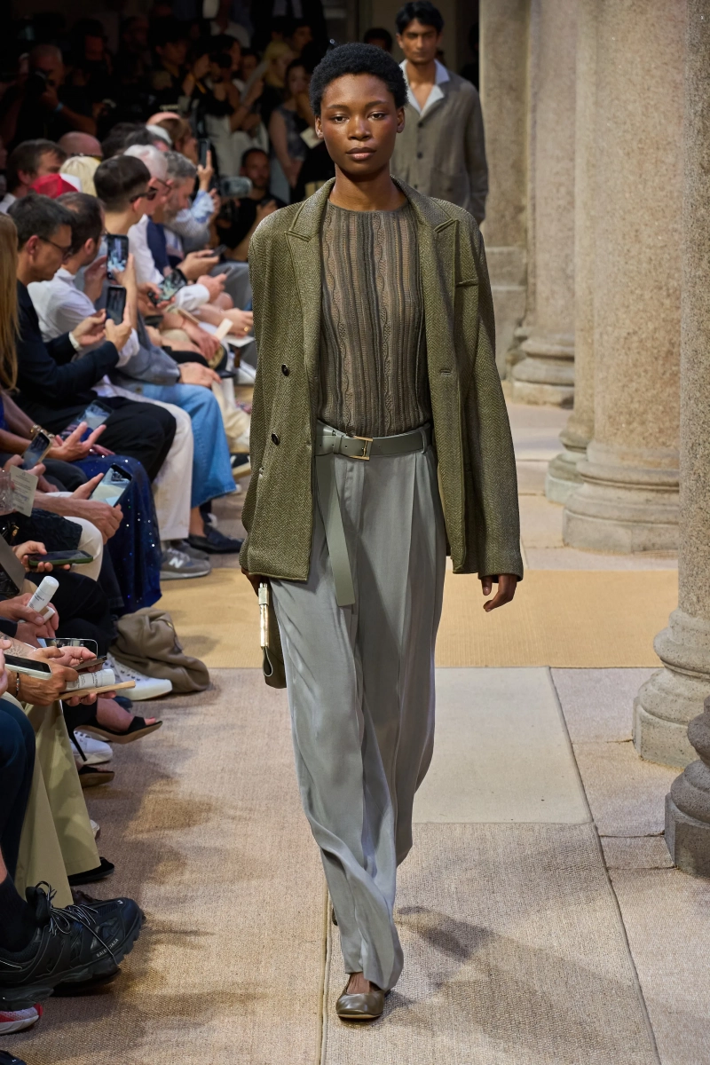 00015-giorgio-armani-resort-2027-credit-gorunway.webp