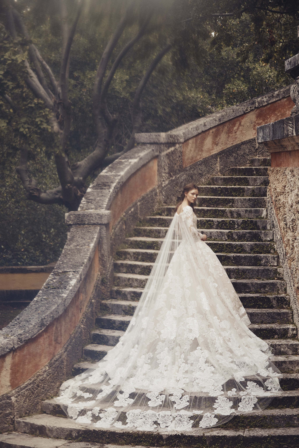 00015-Monique-Lhuillier-New-York-Bridal-Spring-2020-credit-Jennifer-Massaux.jpg
