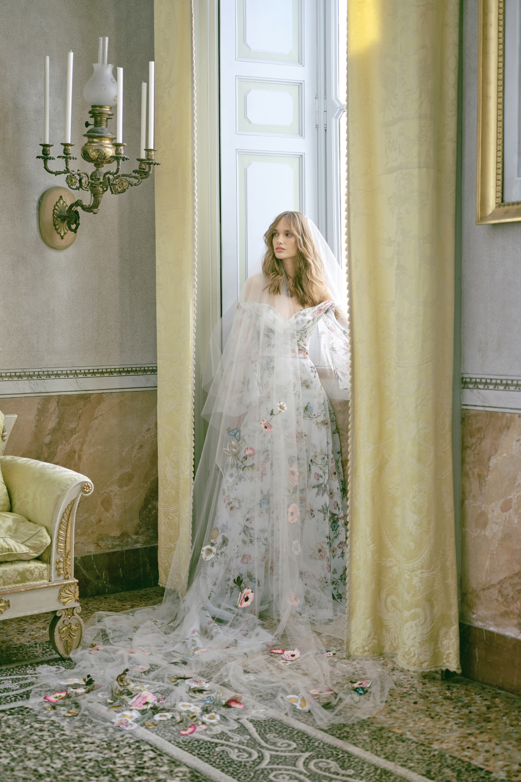 00001-Monique-Lhuillier- New-York-Bridal-Fall-2020-credit-KT-Merry.jpg