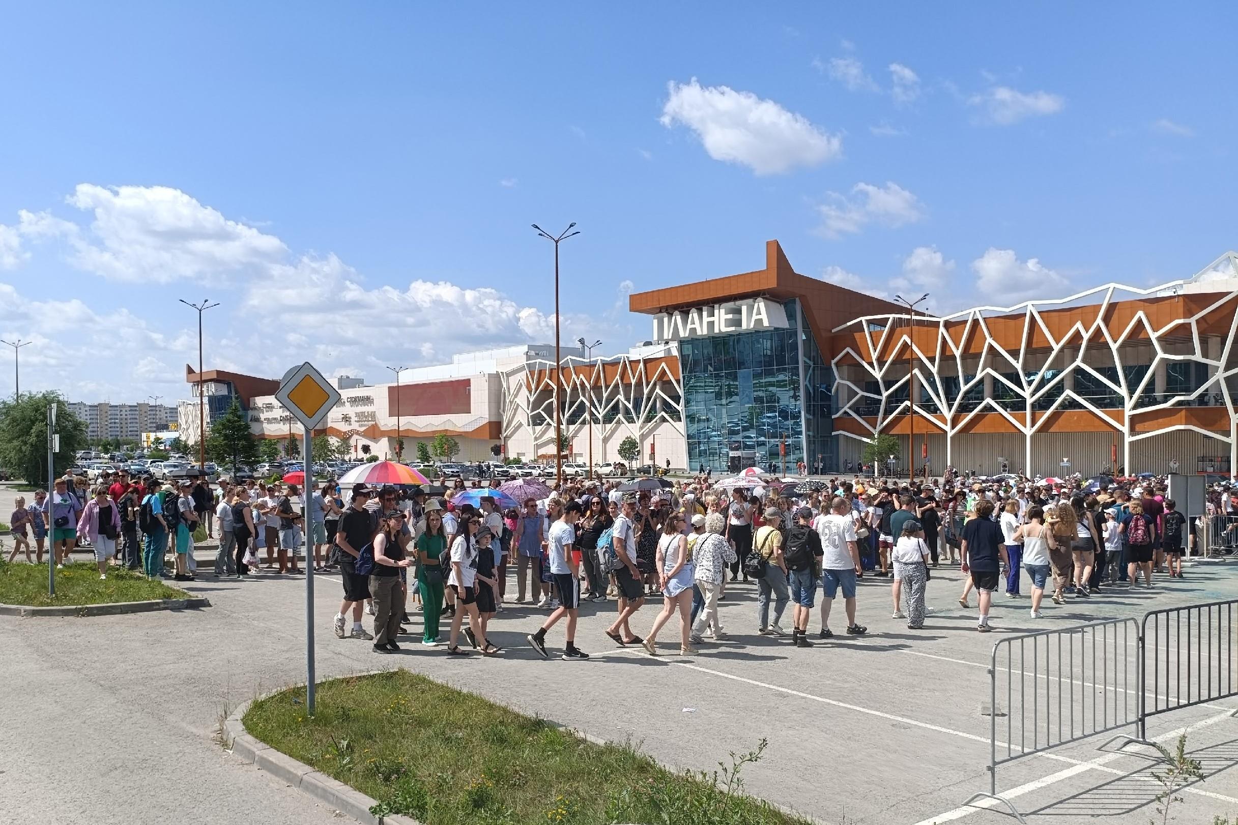 В Перми очереди на автобус до авиафестиваля «Крылья Пармы»