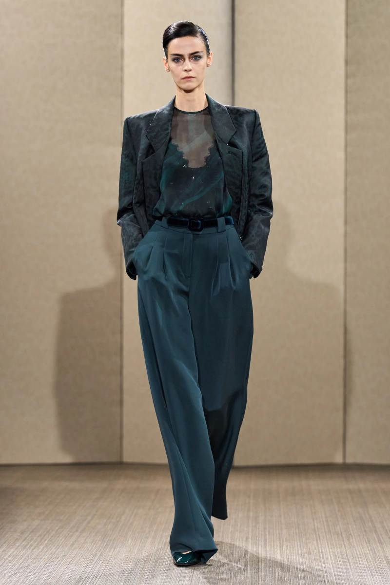 00002-armani-prive-fall-2026-couture-credit-gorunway.webp
