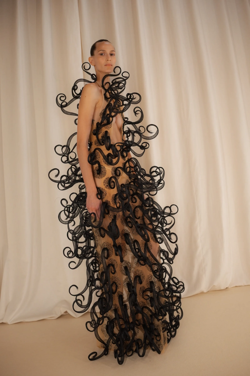 Schiaparelli_pariscouturess27_backstageacielle_07.webp