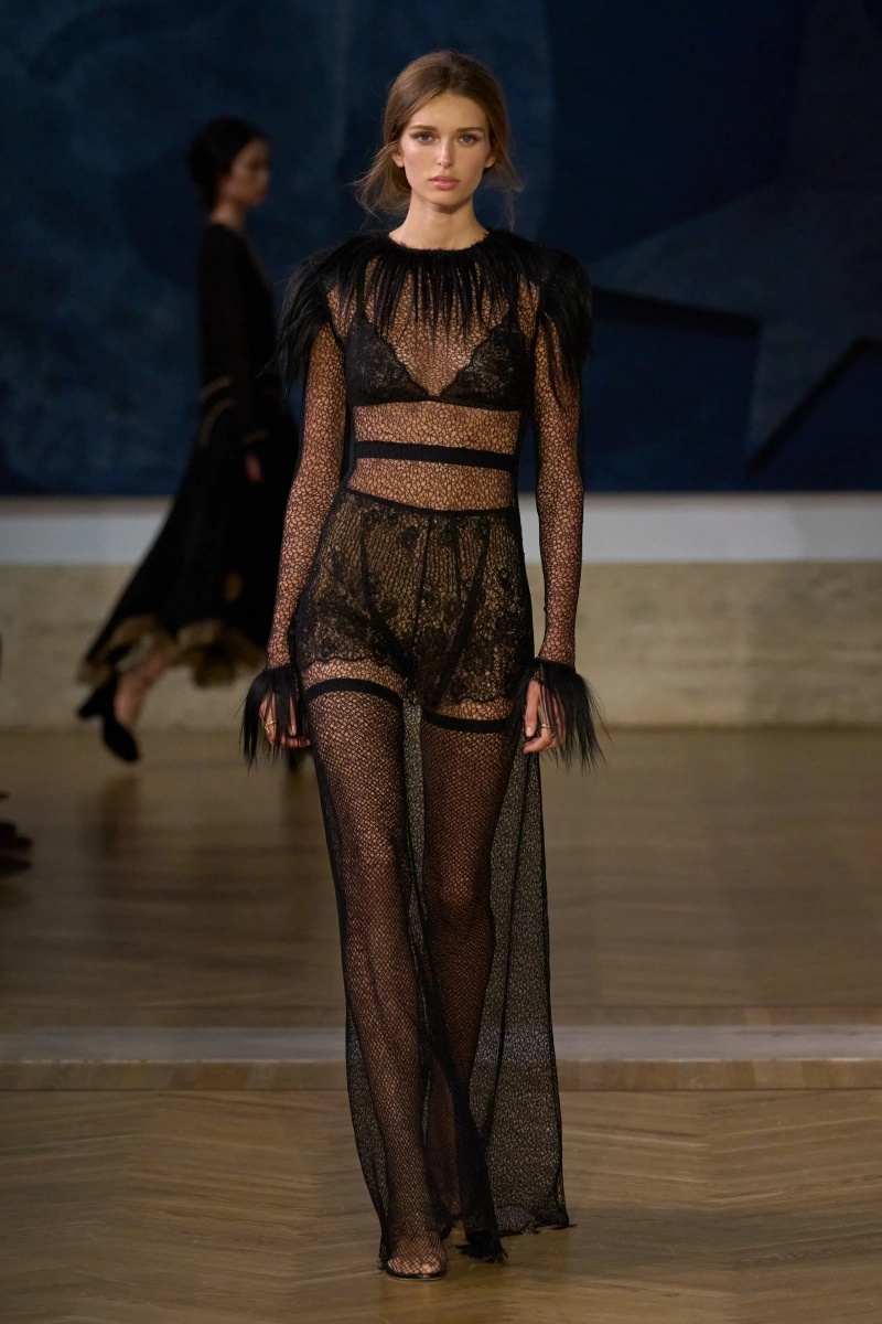 00054-fendi-fall-2026-couture-credit-gorunway.webp