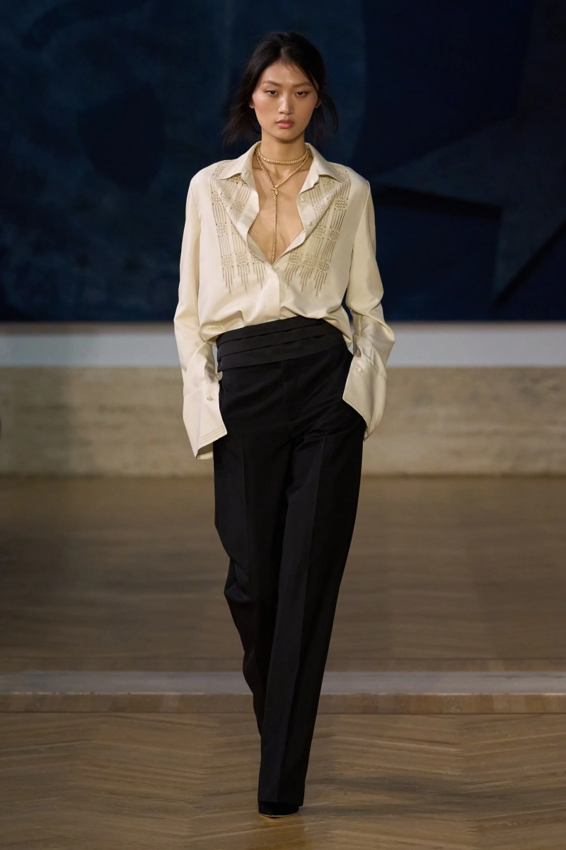 00007-fendi-fall-2026-couture-credit-gorunway.webp