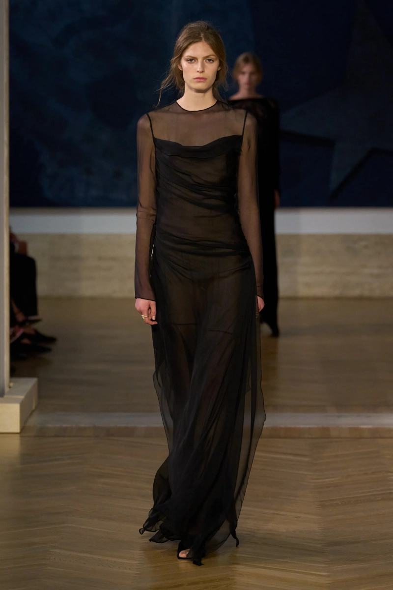 00062-fendi-fall-2026-couture-credit-gorunway.webp