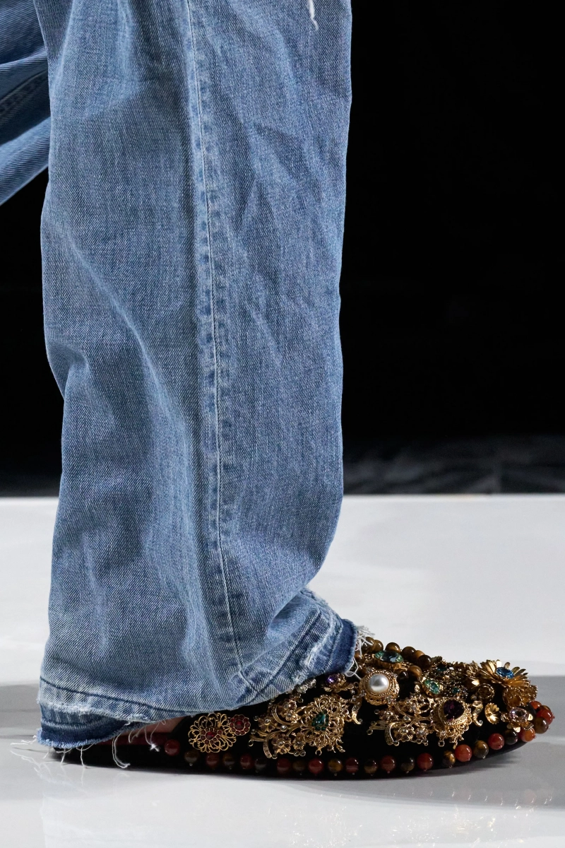 00181-dolce-and-gabbana-spring-2027-menswear-details-credit-gorunway.webp
