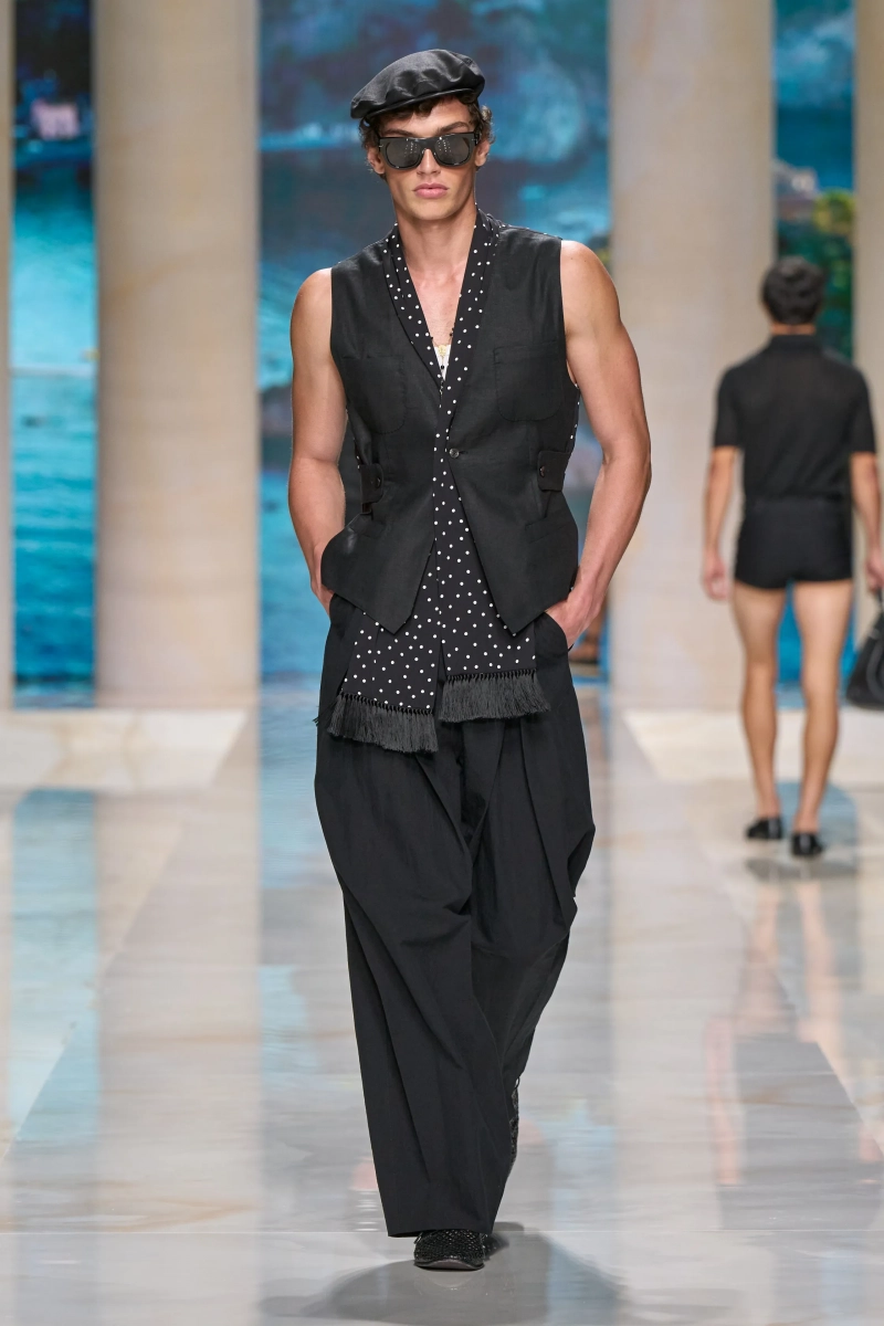 00004-dolce-and-gabbana-spring-2027-menswear-credit-gorunway.webp
